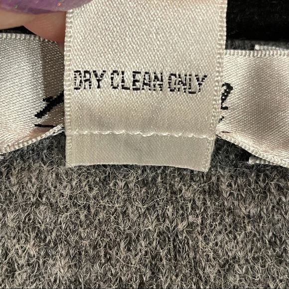 NWT Aris. A Wool Blend Circle Knit Design Open Front Sleeveless Sweater Duster - Picture 16 of 16